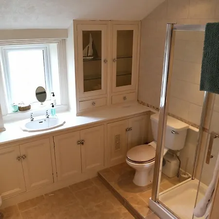 فندق مبيت وإفطار Lee-side 4*